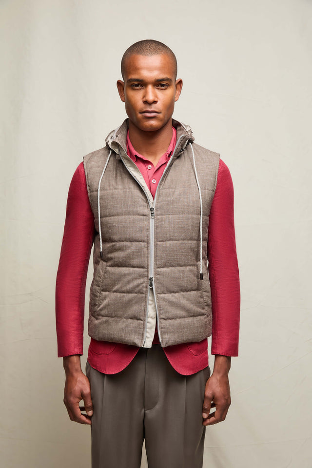 Gilet imbottito con cappuccio tortora