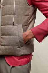 Gilet imbottito con cappuccio tortora
