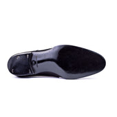 Two Eyelet Derby With Medallion