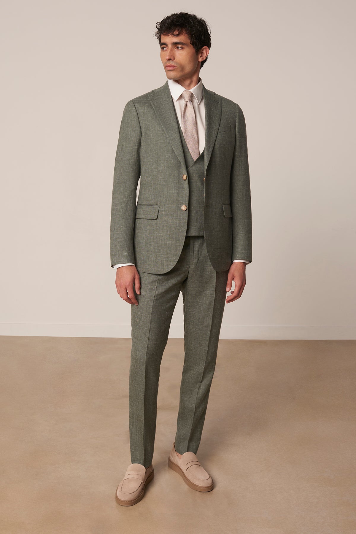 Cabaneros Straight Suit In Virgin Wool