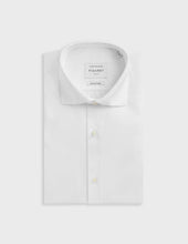 Semi-fitted white easy-iron shirt