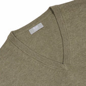 Drayton Cotton And Cashmere Fine Knit V Neck Jumper In Laurel Green