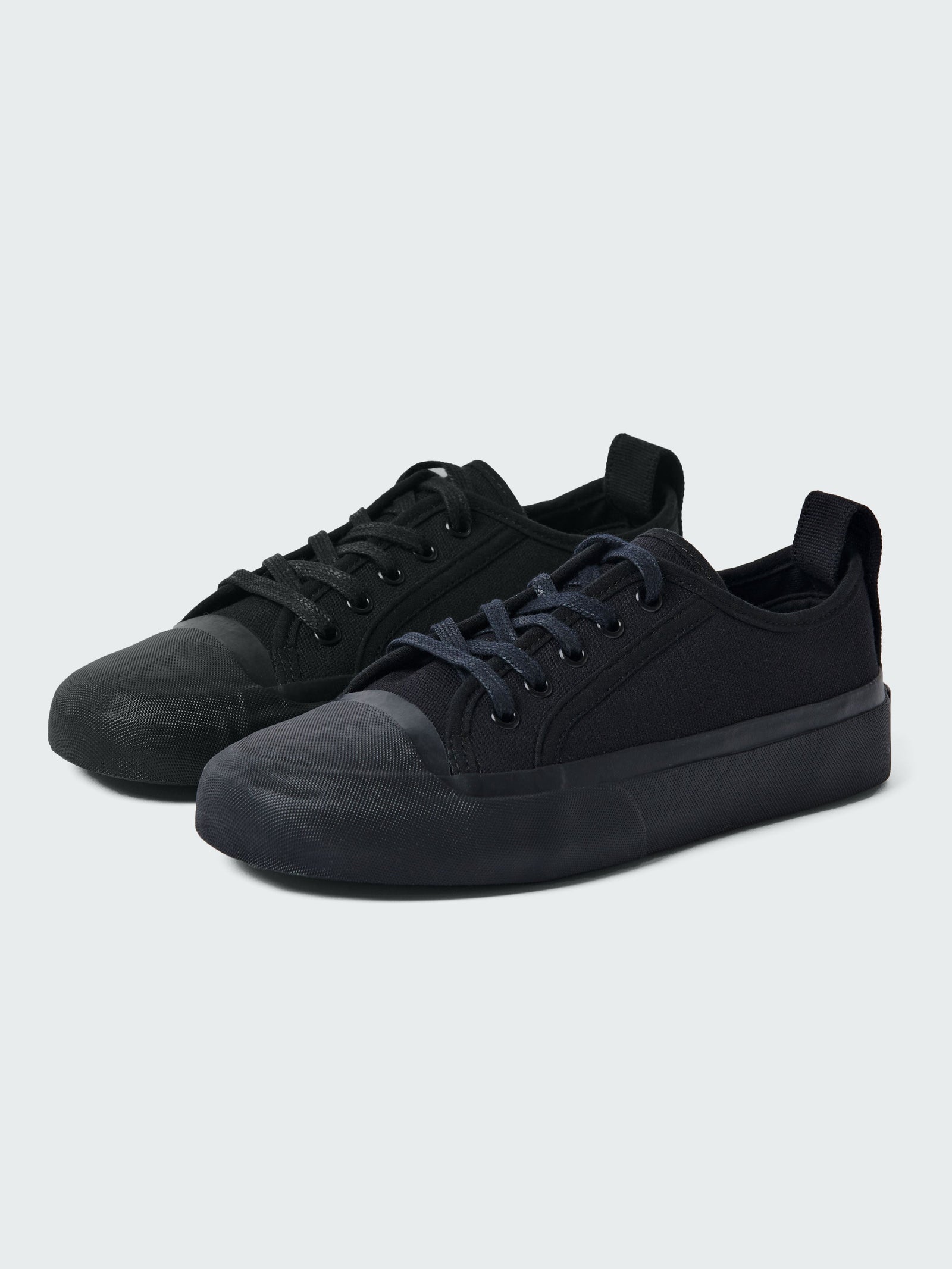 Byrd Canvas Shoe In Darkest