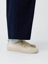 Byrd Canvas Shoe In Dove