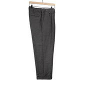 Pleated easy pants in dark grey linen and cotton basketweave canvas