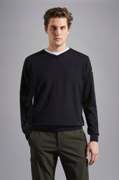 Merino wool V-neck with Iconic badge