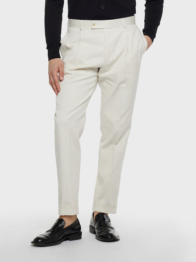 Pantalone carrot fit in cotone panna