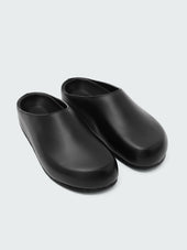 Men S Wearing Clog In