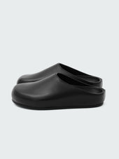 Men S Wearing Clog In