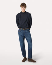 Jeans Blu Scuro In Con Fondo Asciutto
