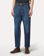 Jeans Blu Scuro In Con Fondo Asciutto