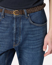 Jeans Blu Scuro In Con Fondo Asciutto