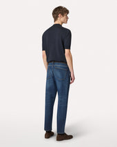 Jeans Blu Scuro In Con Fondo Asciutto