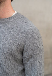 LAMBSWOOL CABLE KNIT CREW NECK JUMPER GREY