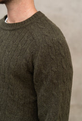 LAMBSWOOL CABLE KNIT CREW NECK JUMPER OLIVE