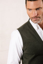 Cashmere Sleeveless Cardigan In Green