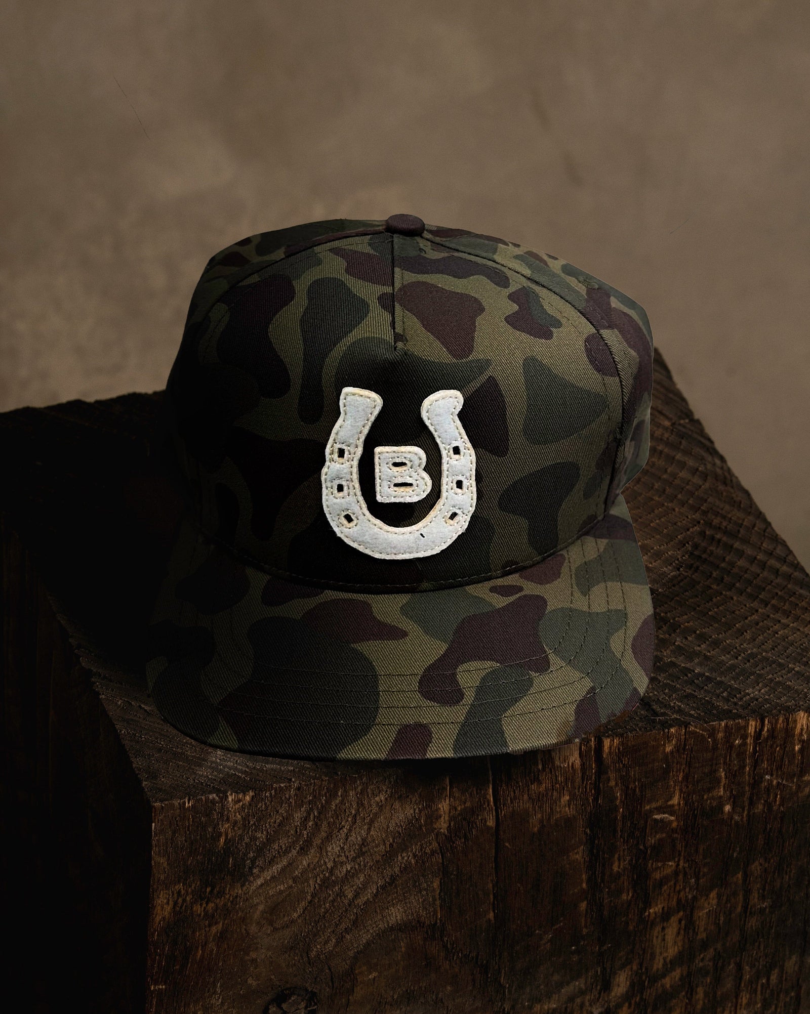 Horseshoe Appliqué Hat - Camo