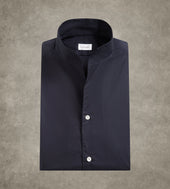 Chemise bleu foncé à col indien