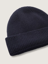 The Knitted Hat Wool