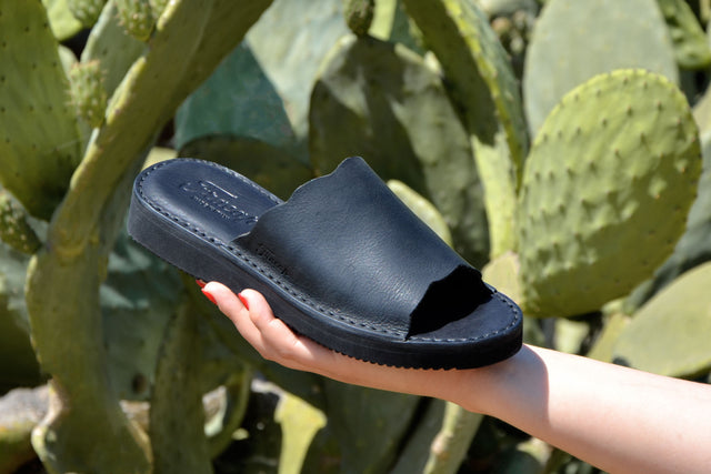 D027 Black Sandals