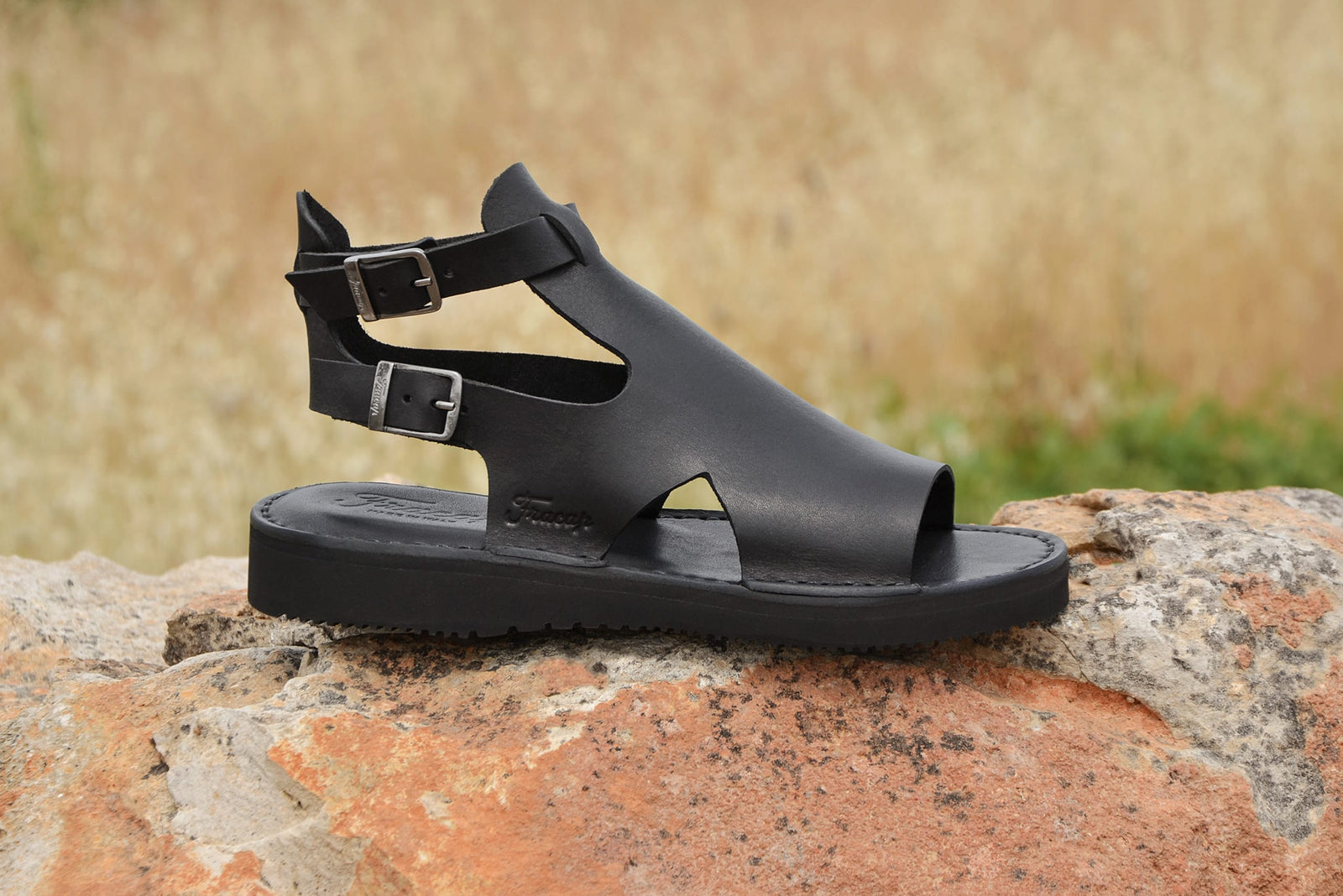 D032 Sandals