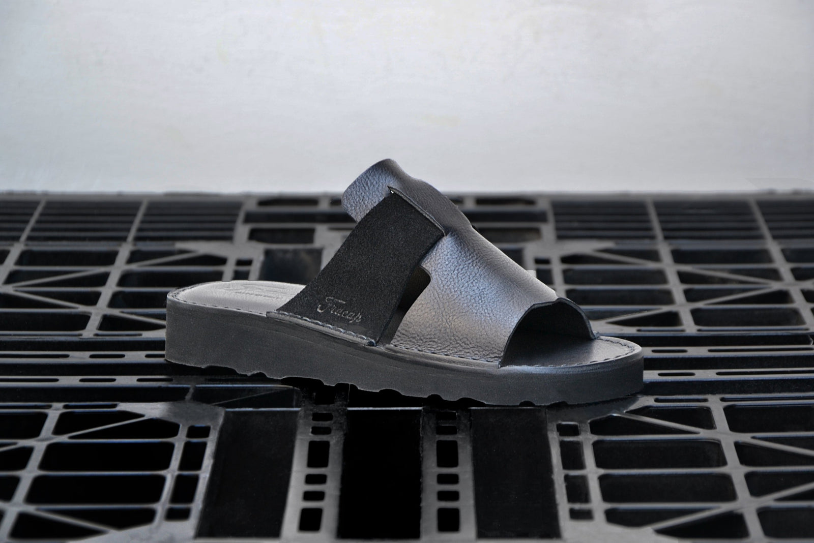 D039 Sandals