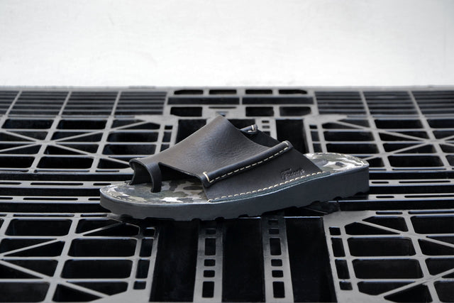 D121 Black Sandals