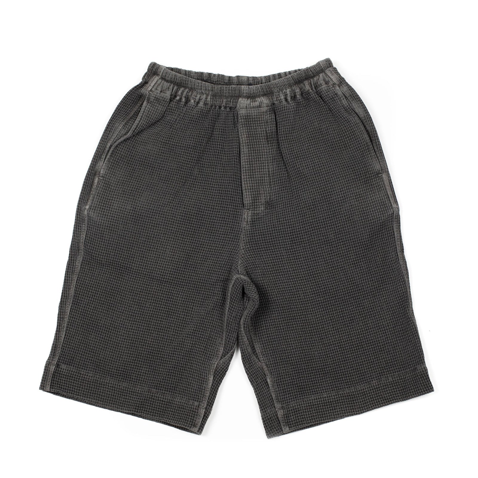 Easy shorts in grey garment dyed Japanese waffle cotton