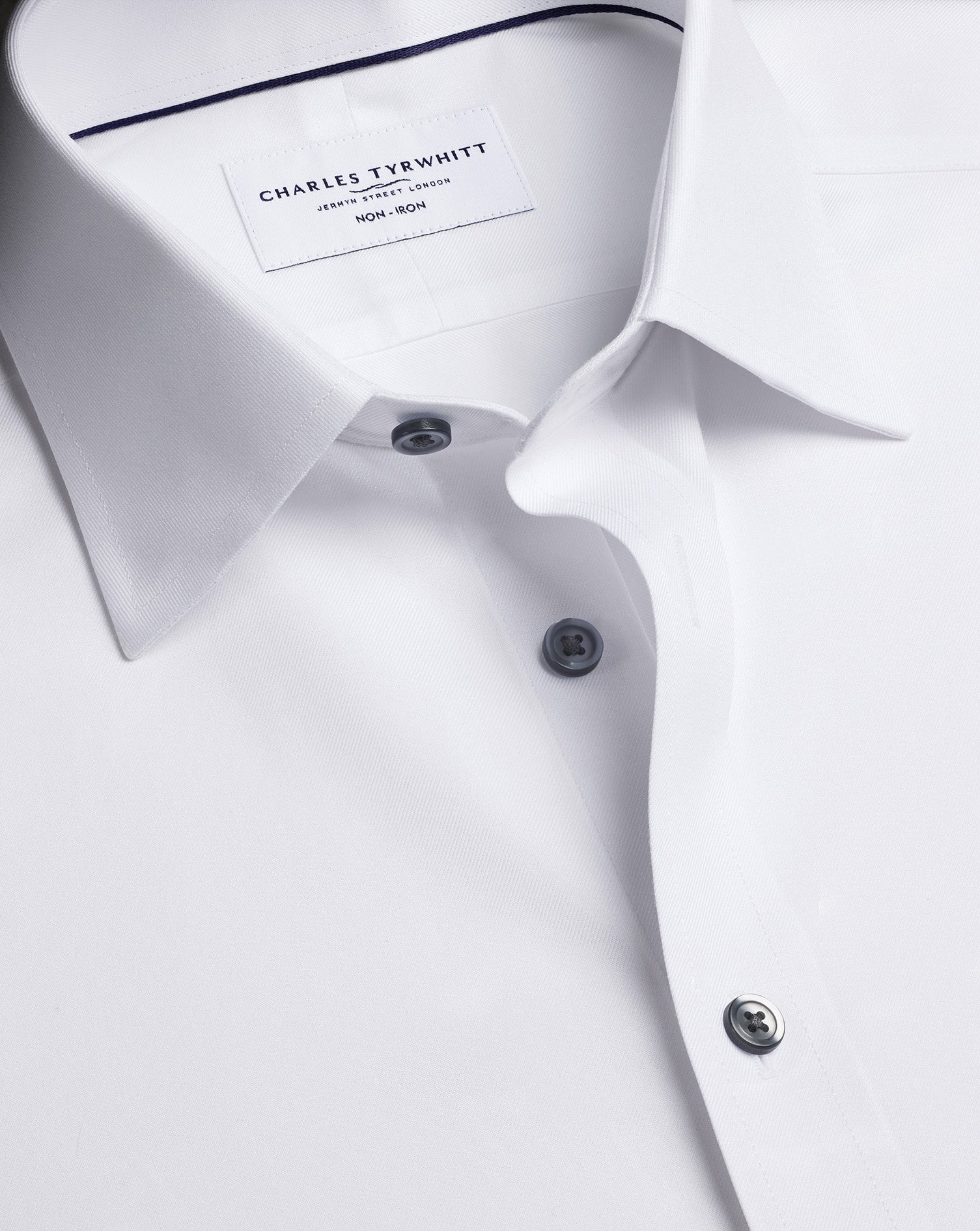 Non Iron Twill With Contrast Buttons Shirt