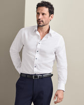 Non Iron Twill With Contrast Buttons Shirt