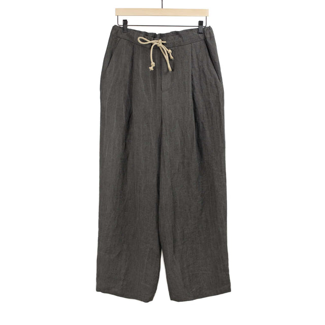 Drawstring pleated trousers in binchotan dyed linen herringbone