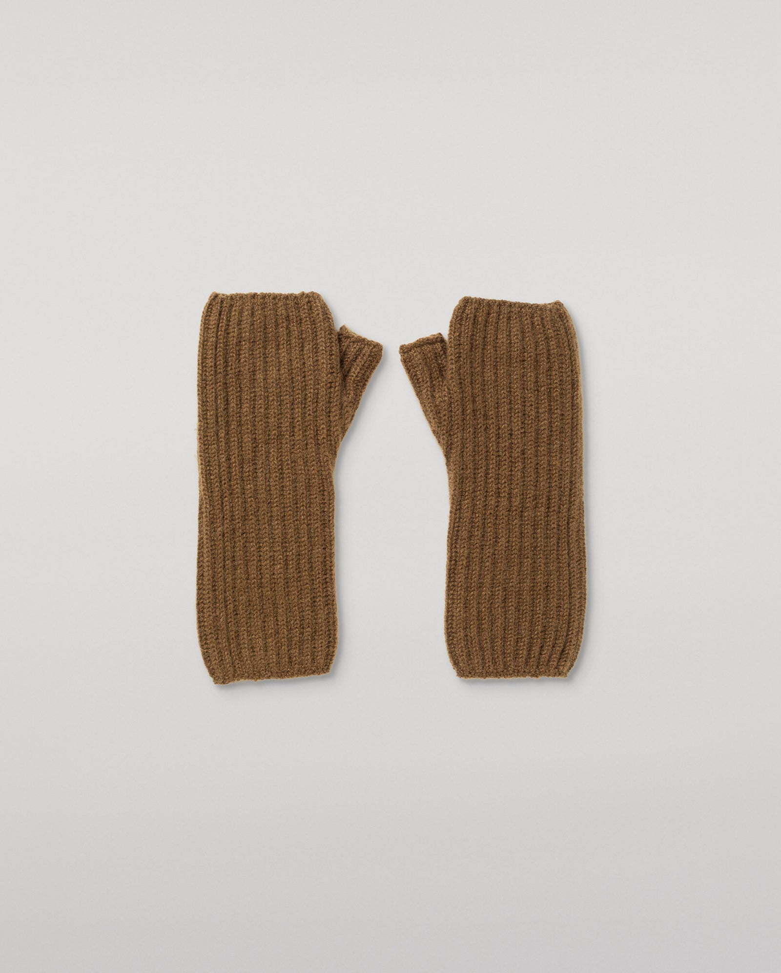 Della Ribbed Green Cashmere Wristwarmers