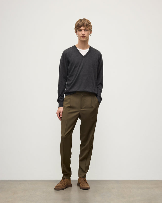 Fin Dark Grey V Neck Superfine Cashmere Jumper