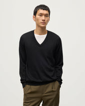 Fin Black V Neck Superfine Cashmere Jumper