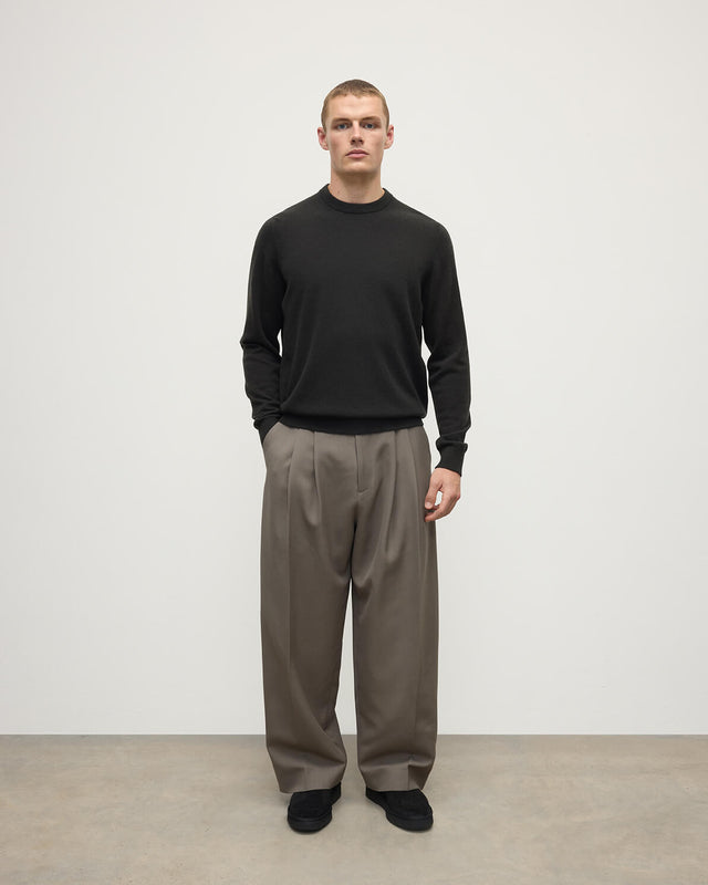 Classic Cashmere Dark Grey Round Neck Jumper