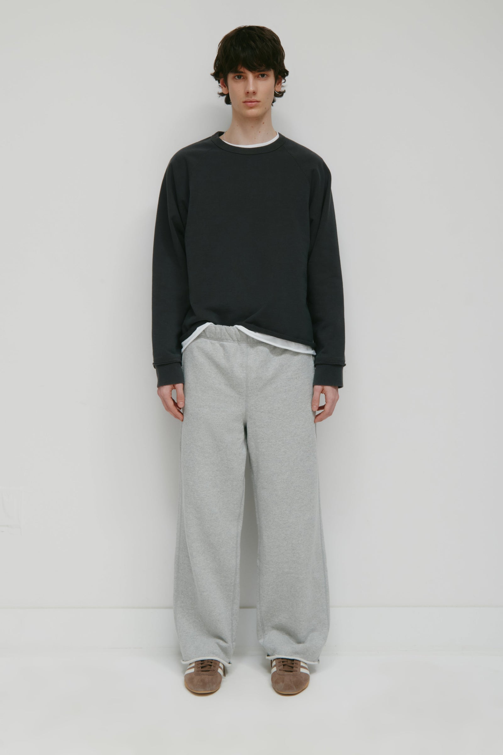 Men's Asr Cut-off Crewneck in Almost Black