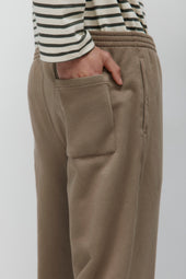 Men's Essential Straight Sweatpant in Taupe