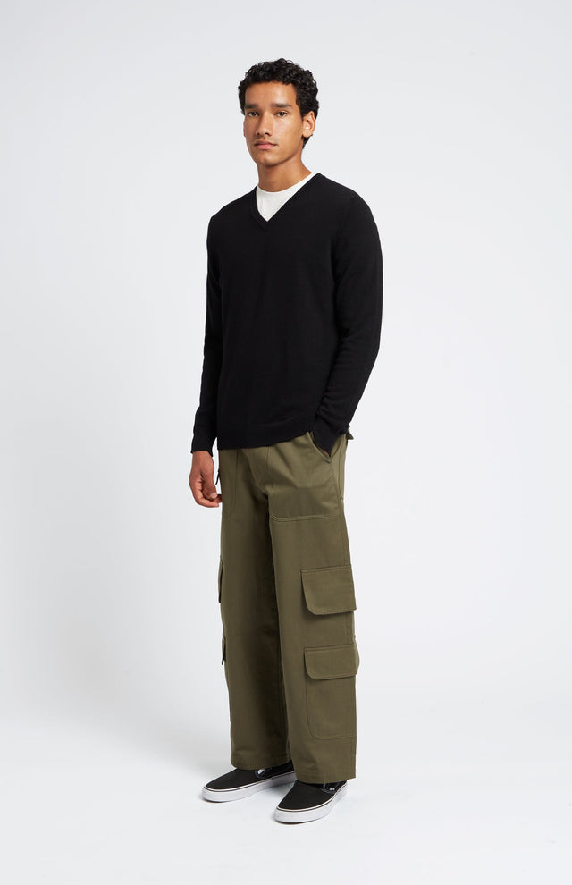 V Neck Cashmere Jumper In Black