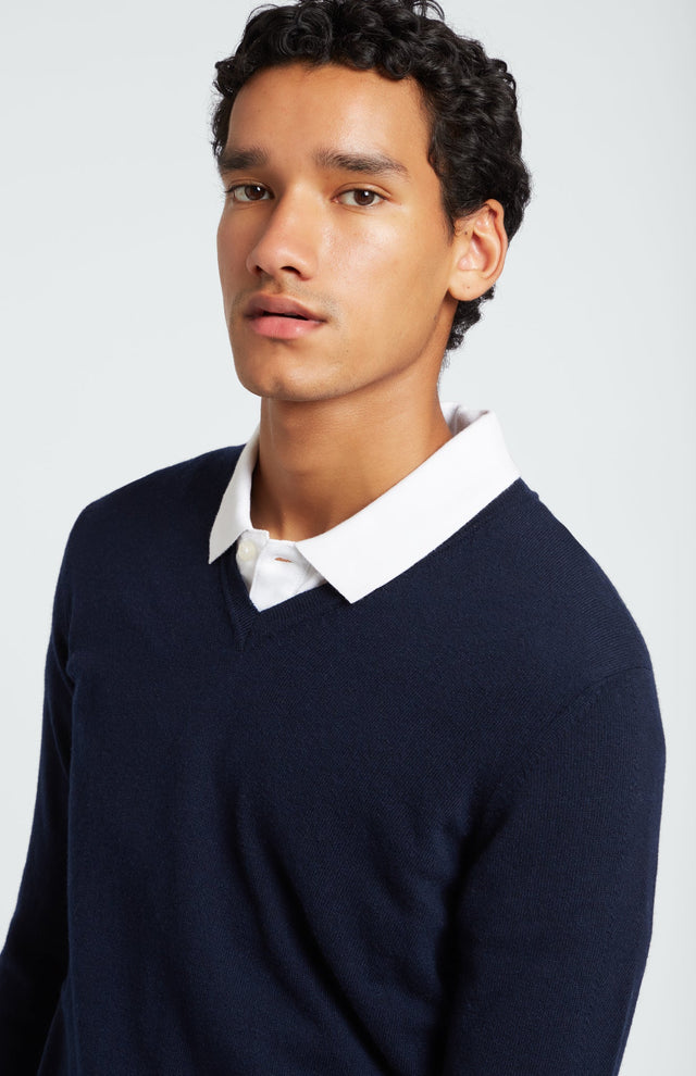 Classic Cashmere V Neck Jumper In Ink