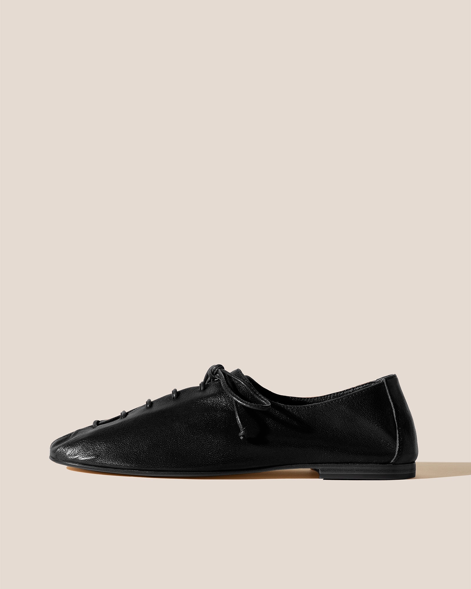PLEGADA SHINY - FOR ALL - Deconstructed Lace-up Shoe