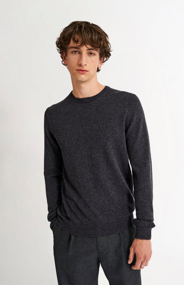 Men's Classic Round Neck Cashmere Jumper In Charcoal
