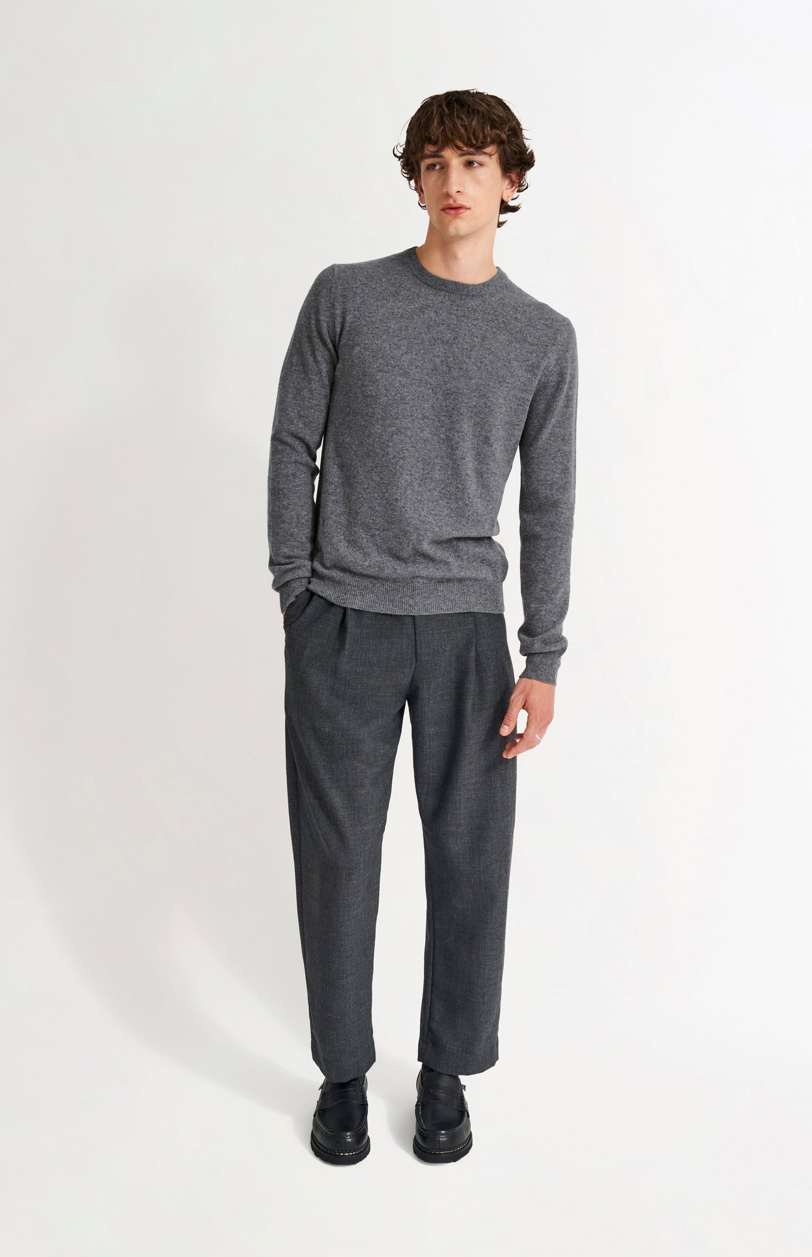 Men's Classic Round Neck Cashmere Jumper In Grey Melange