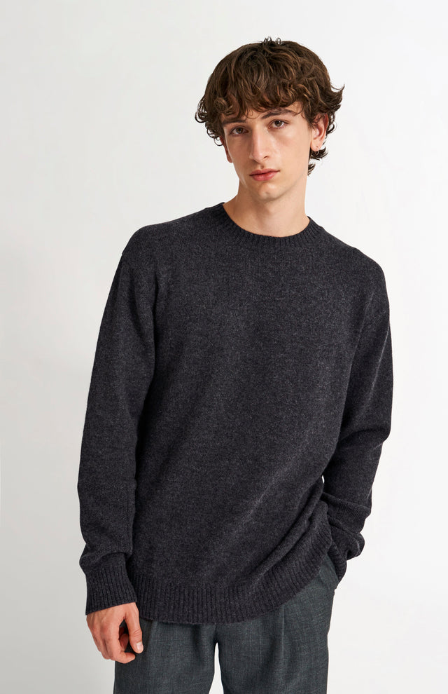 Men's Round Neck Cashmere Jumper In Charcoal