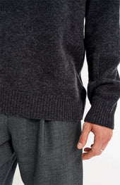 Men's Round Neck Cashmere Jumper In Charcoal