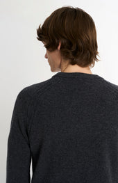 Men's Classic Crew Neck Supersoft Lambswool Jumper In Charcoal