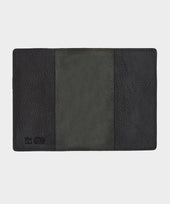 Il Bisonte Leather Passport Holder in Black