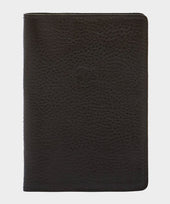 Il Bisonte Leather Passport Holder in Black