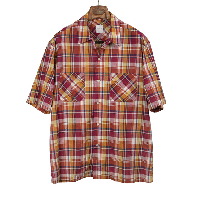 Short sleeve open collar shirt in red cotton and linen madras check