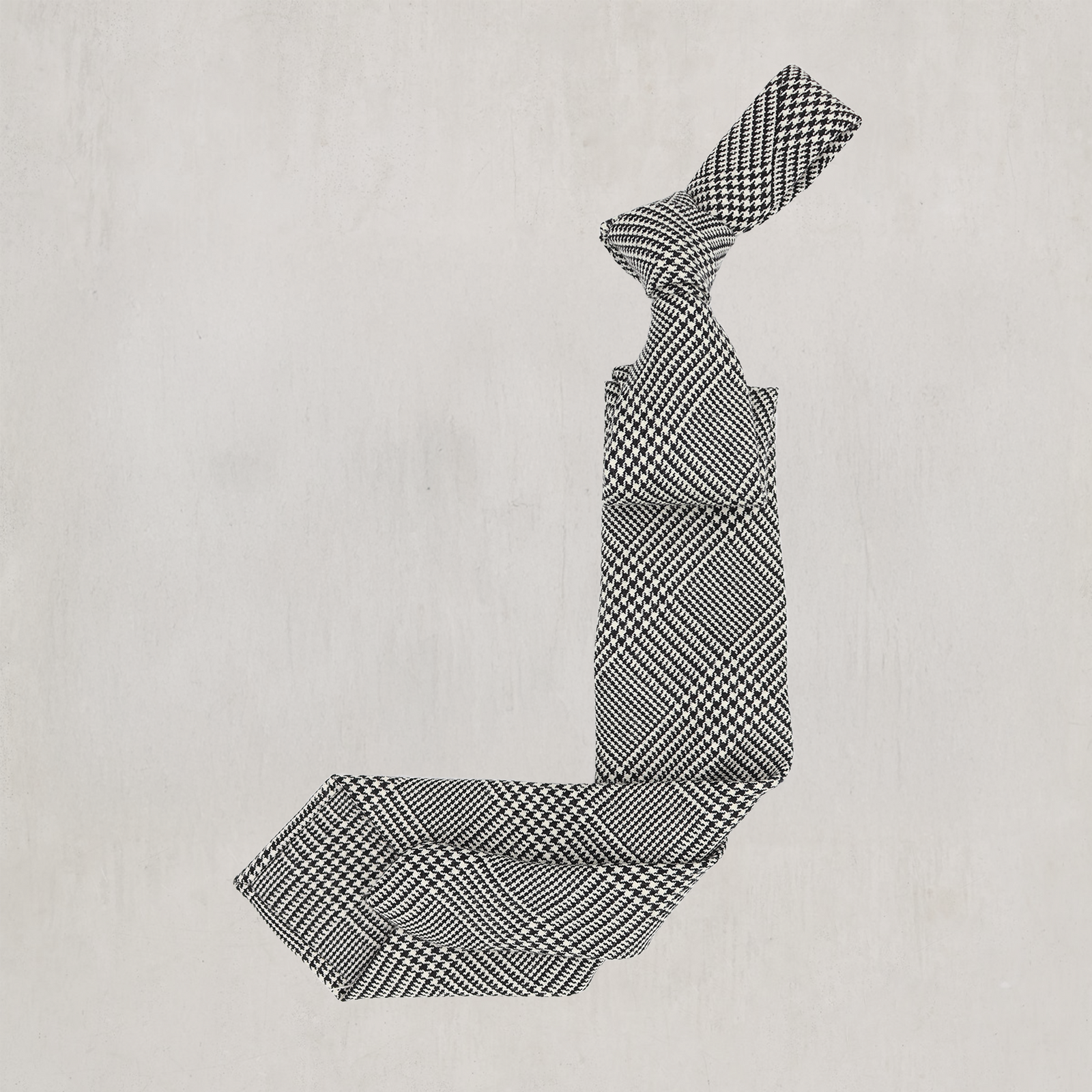 Woollen Prince Of Wales Tie In And White
