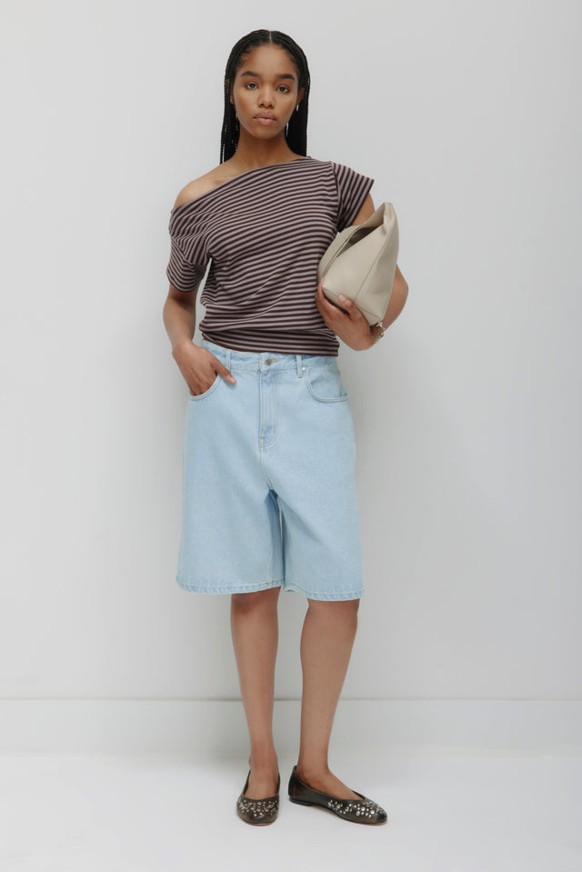 Antifit Denim Shorts in Light Wash